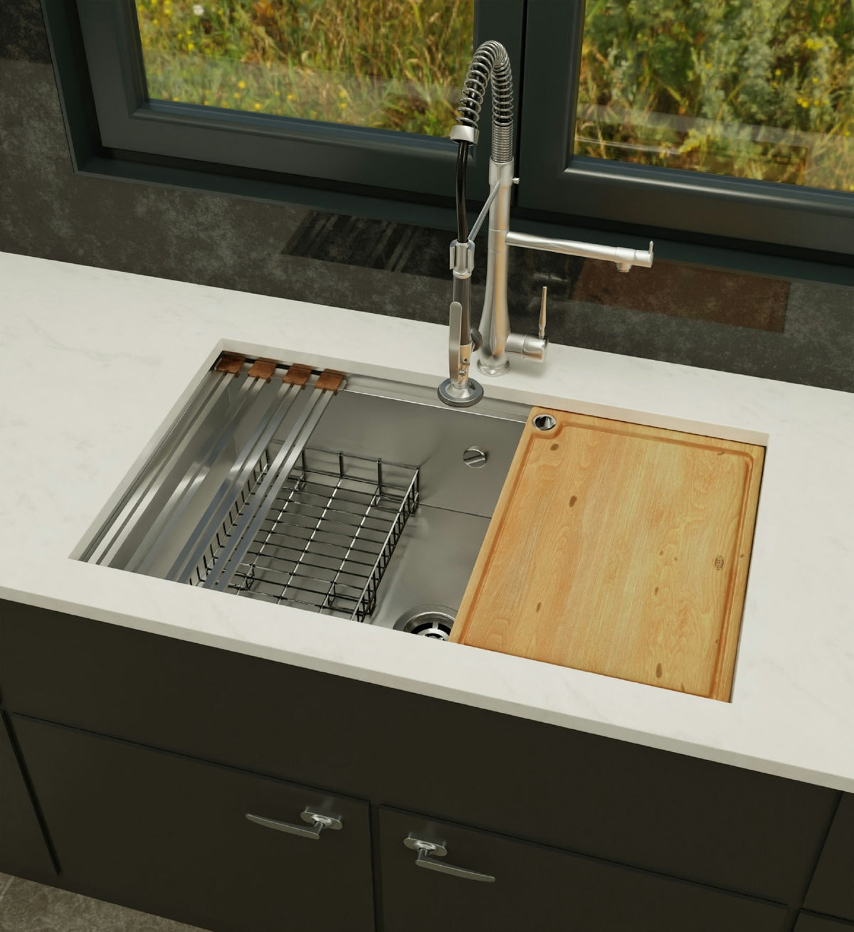 Fregadero con escurridor y tabla de madera
