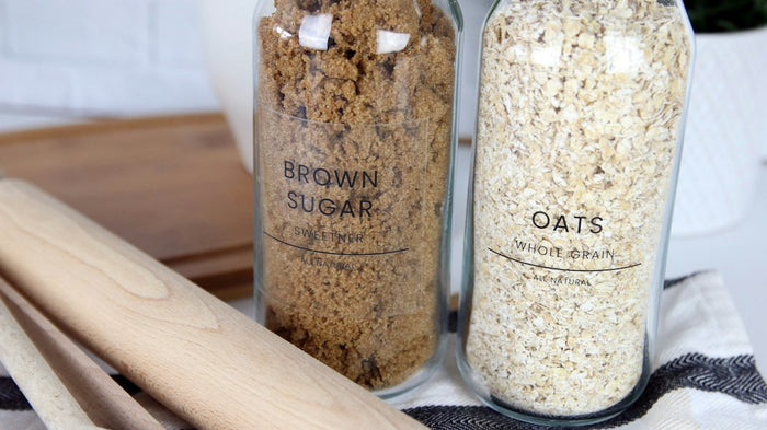 Botes herméticos de cristal con pasta y avena